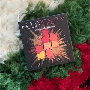 Huda eyeshadow palette